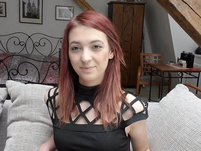 Schüchterne 18-Jährige beim Casting