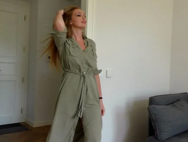 Premiere: Geile Tittengranate präsentiert sich